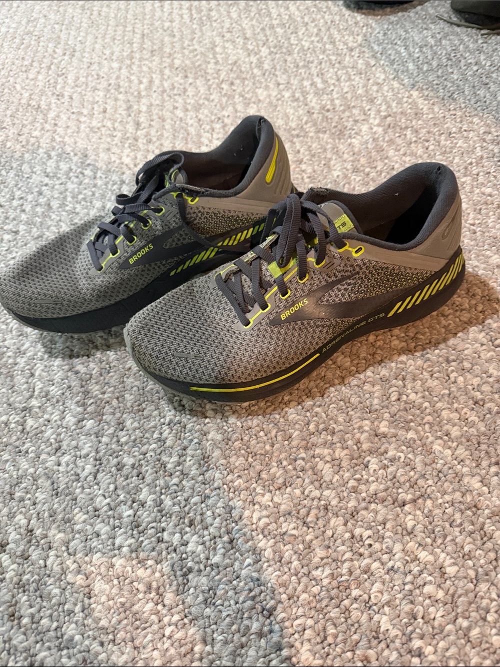 Brooks Adrenaline 22 Men’s Gray & Yellow Running Shoes